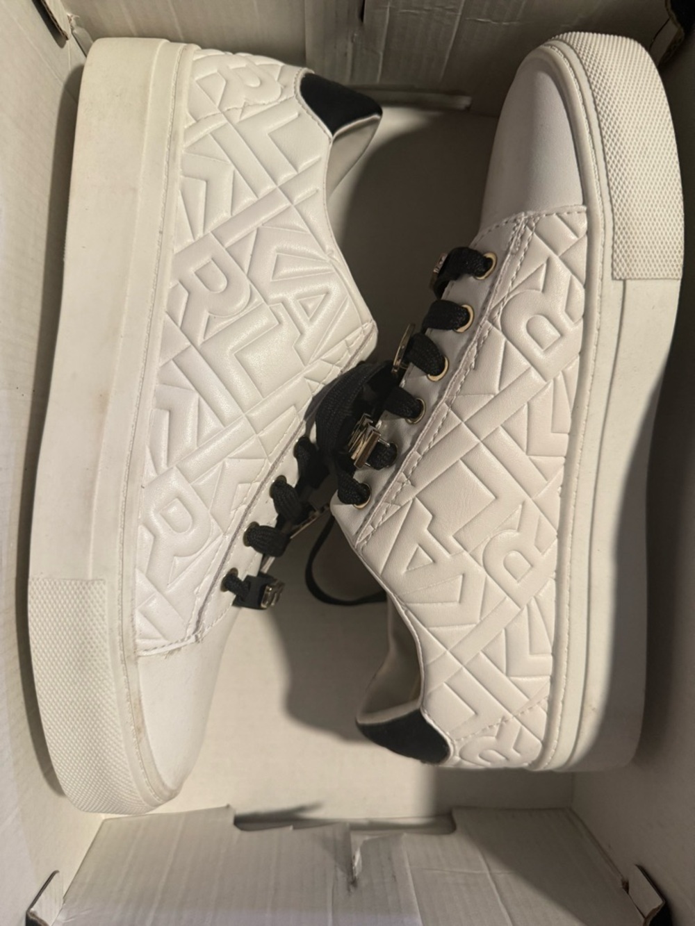 New KARL LAGERFELD PARIS
Cate Karl Box Lace-Up Low-Top Sneakers size 7.5 - Picture 7 of 7